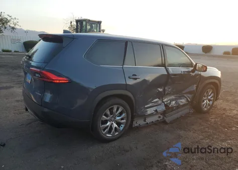 2024 Toyota Grand Highlander Xle z USA, uszkodzony, nr VIN 5TDAAAB54RS059644